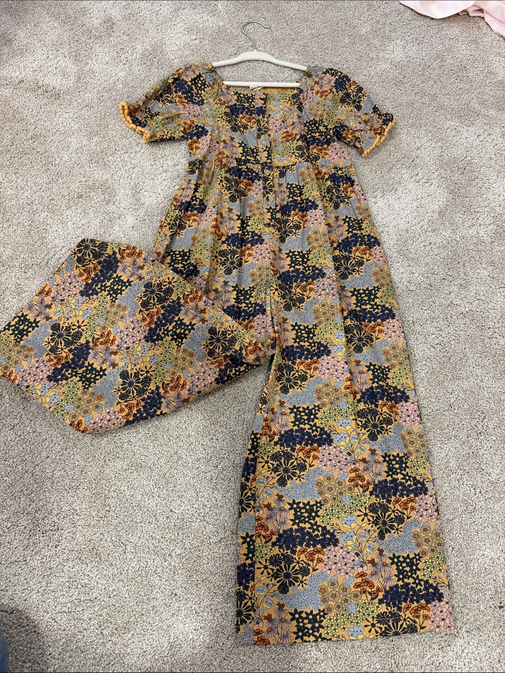 Kate Quinn - ditsy floral